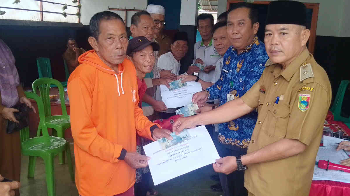 Pekon Way Gelang Salurkan BLT Dana Desa Tahap III & IV Tahun 2025 kepada 10 KPM