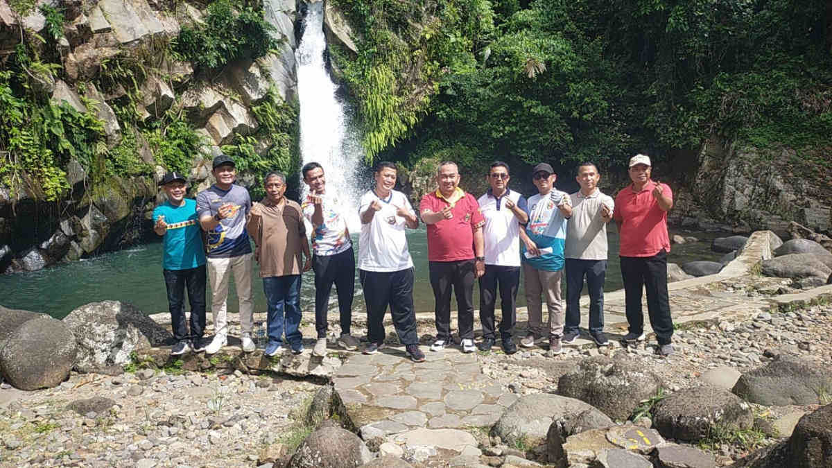 Wabup Tanggamus Pimpin Aksi Kebersihan di Kawasan Wisata Way Lalaan