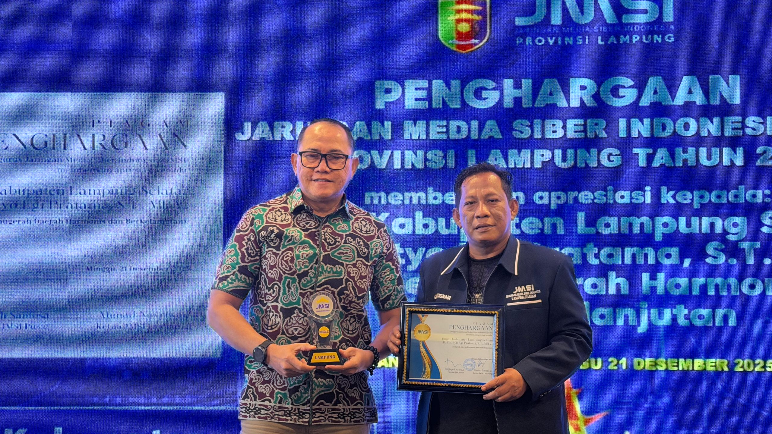 JMSI Lampung Berikan Penghargaan Ke Bupati Lampung Selatan Egi Pratama Kategori Anugerah Daerah Harmonis dan Keberlanjutan