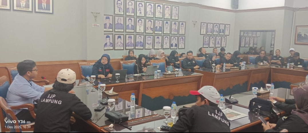 IJP Lampung Kunjungi Pikiran Rakyat: Belajar Strategi Bertahan Media Cetak di Era Digital