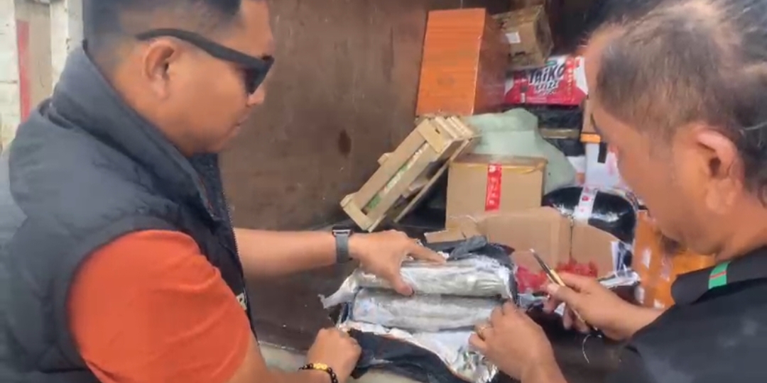 Polisi Gagalkan Penyelundupan 3 Kg Ganja Berkedok Paket Kerupuk di Pelabuhan Bakauheni