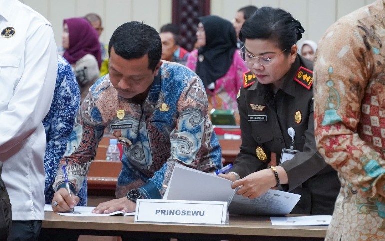 Bupati Pringsewu dan Kejari Teken Kerjasama Restorative Justice