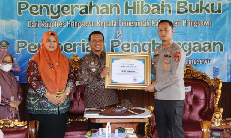 Kapolres Pringsewu Dapat Penghargaan dari Bupati