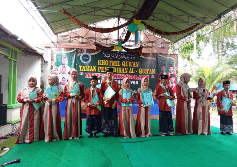 Meneguhkan Cahaya Al-Qur’an: Khotmil Qur’an Periode XII TPQ dan Dinniyah Miftahussalam Desa Bandar Negeri