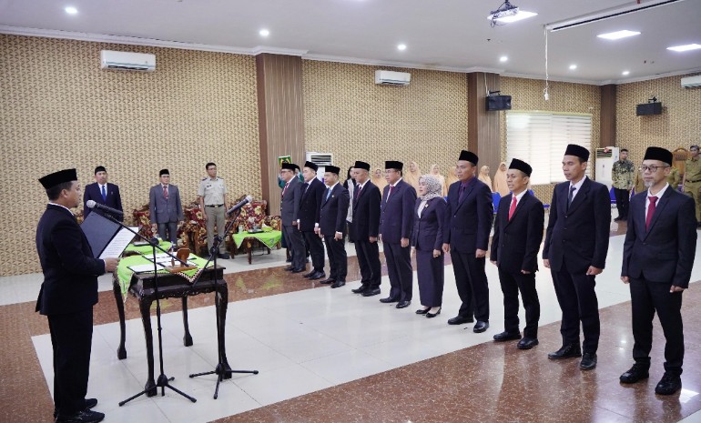 Bupati Riyanto Lantik Sepuluh Pejabat Pimpinan Tinggi Pratama