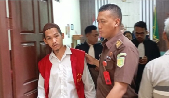 Pegang Kartu Kuning RSJ, Abu Bakar Pembunuh Satpam Rumah Thomas Azis Riska Dituntut 17 Tahun Bui, Menunggu Putusan Hakim