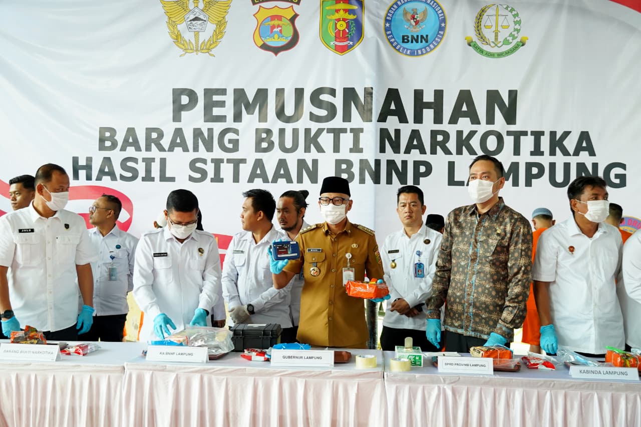 Tegaskan Perang terhadap Narkotika, Pemprov Lampung Bersama BNNP Lampung Musnahkan Barang Bukti Narkotika