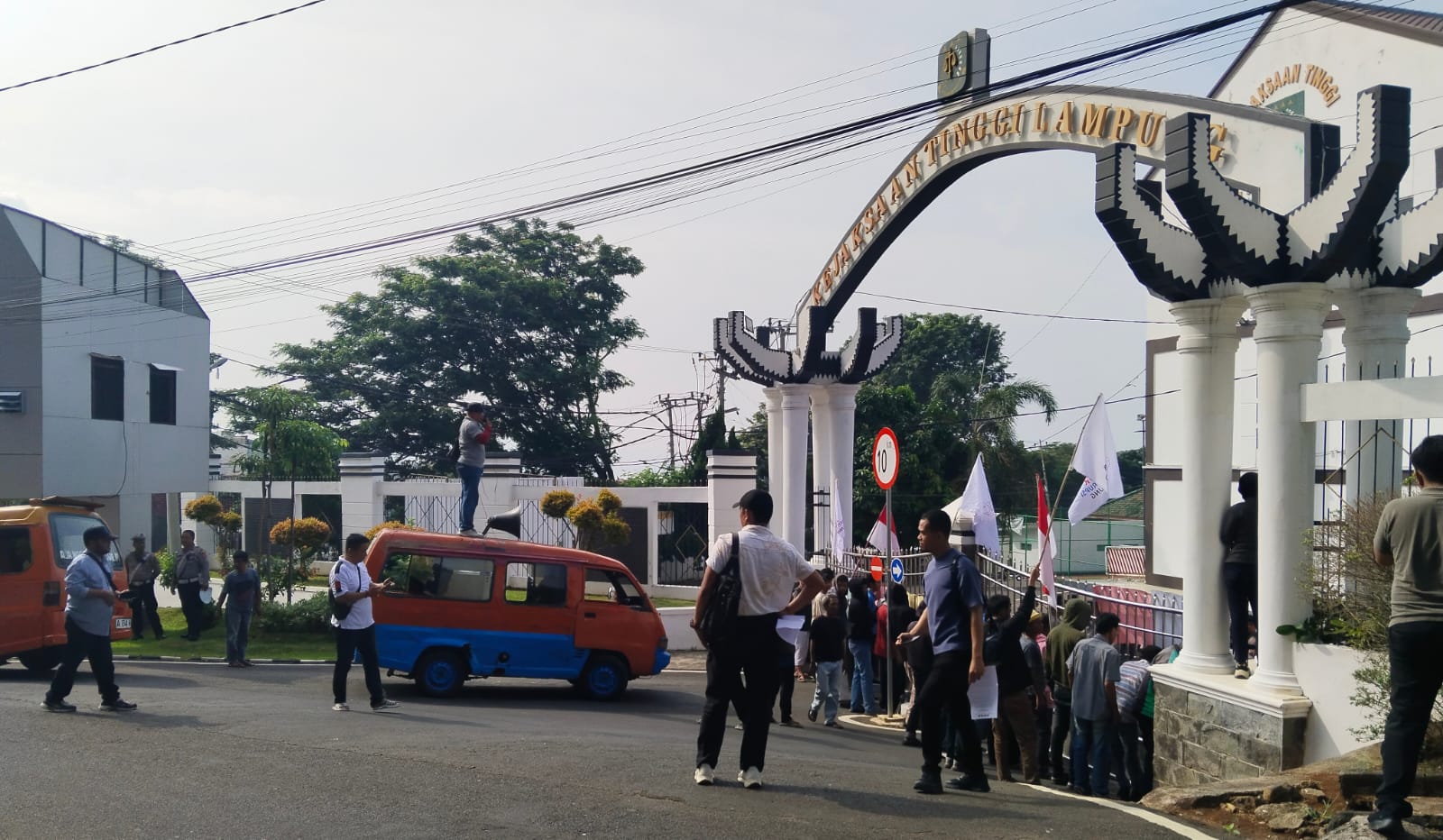 Diduga SKP “Minus” dan Salah Kamar SBU, Proyek Jalan Rp3,4 Miliar di Tubaba Dilaporkan ke Kejati