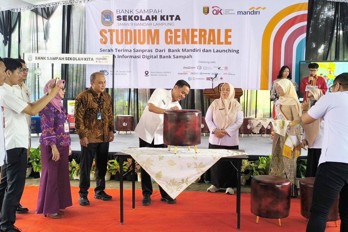 Ubah Limbah Jadi Rupiah: Lima SMA/SMK di Bandar Lampung Luncurkan Digitalisasi Bank Sampah