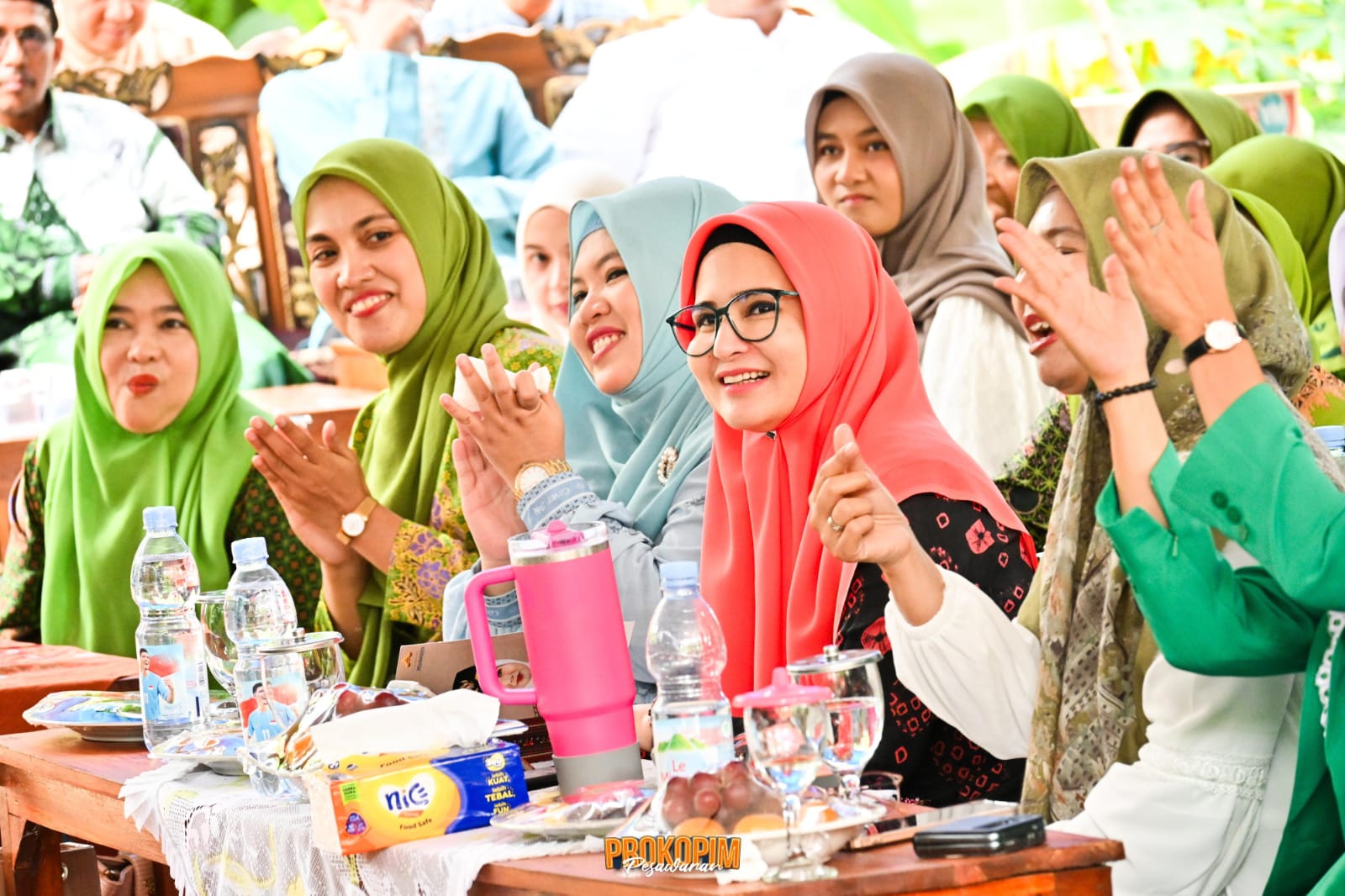 Bupati Pesawaran Hadiri Pengajian Akbar Muslimat NU se-Kecamatan Tegineneng