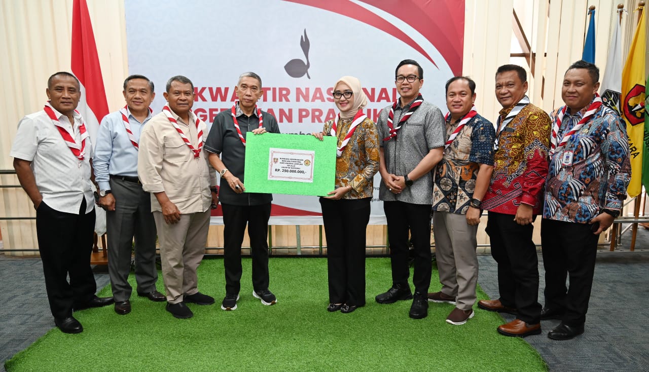 Jihan Serahkan Dana Kemanusiaan ke Kwarnas Pramuka