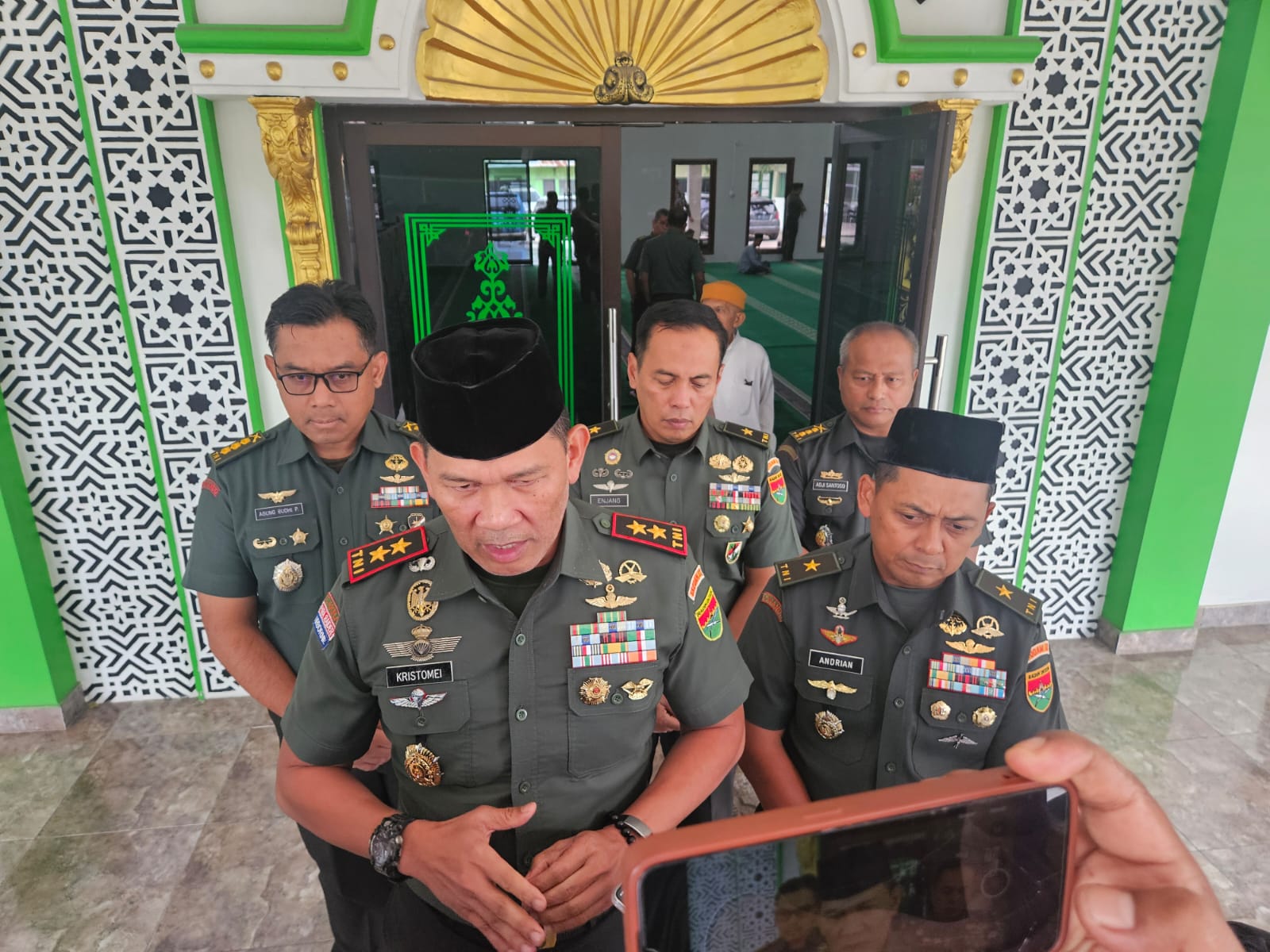 Doakan Korban Longsor Cisarua, Kodam XXI Radin Inten Gelar Sholat Ghoib