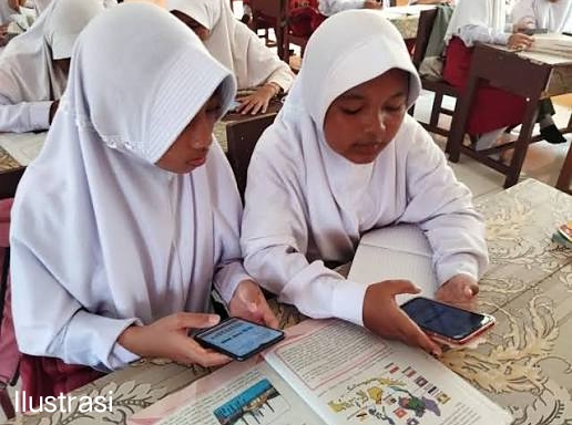 Tangkal Pengaruh Radikal, Disdikbud Lampung Terus Perketat Pembatasan Ponsel Bagi Siswa