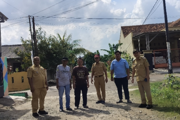 Tak Tersentuh Aspal Sejak 2003, Jalan Padat Karya Perum Perintis Akhirnya Dicek Pemkot