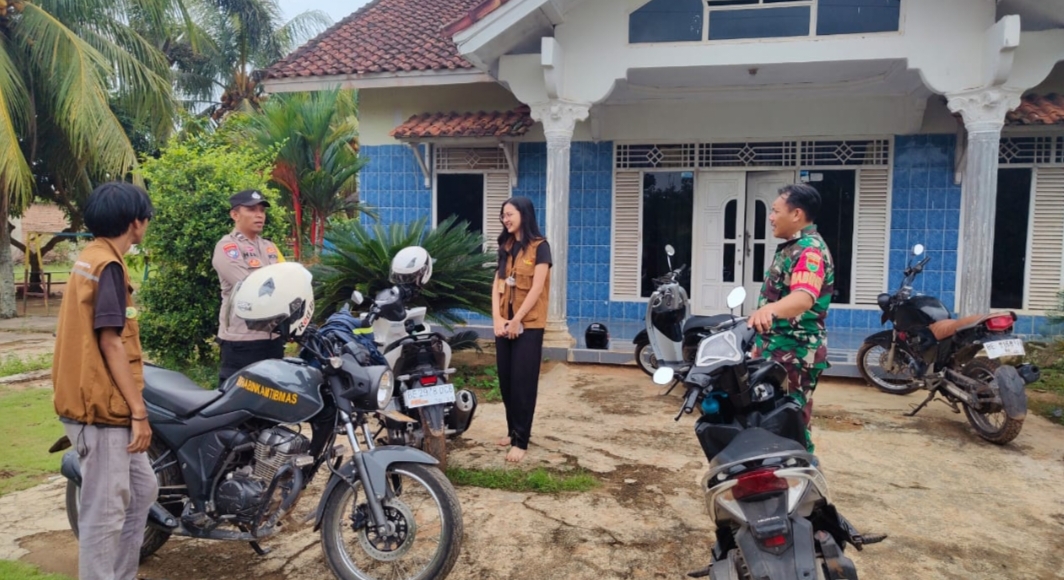 Patroli Aparat Gabungan Sambangi Posko KKN Itera di Adiluwih