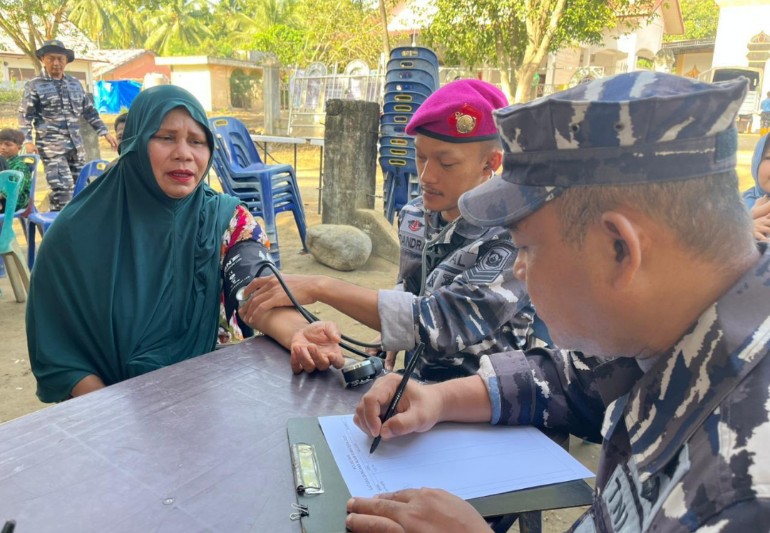 Awali Tahun Baru, TNI AL Terus Hadirkan Pelayanan Kesehatan dan Trauma Healing Bagi Masyarakat di Aceh