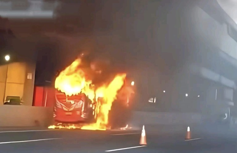 Bus Ziarah Asal Metro Ludes Terbakar di Tol Japek