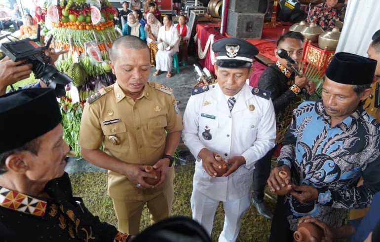 HUT ke-75 Pekon Nusawungu, Bupati Ajak Warga Perkuat Gotong Royong