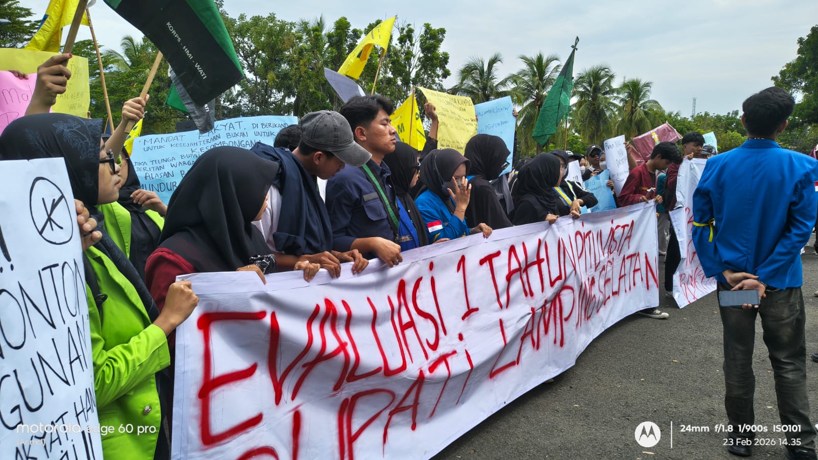 Satu Tahun Kepemimpinan Egi–Syaiful, Ratusan Mahasiswa Lamsel Geruduk Kantor Bupati