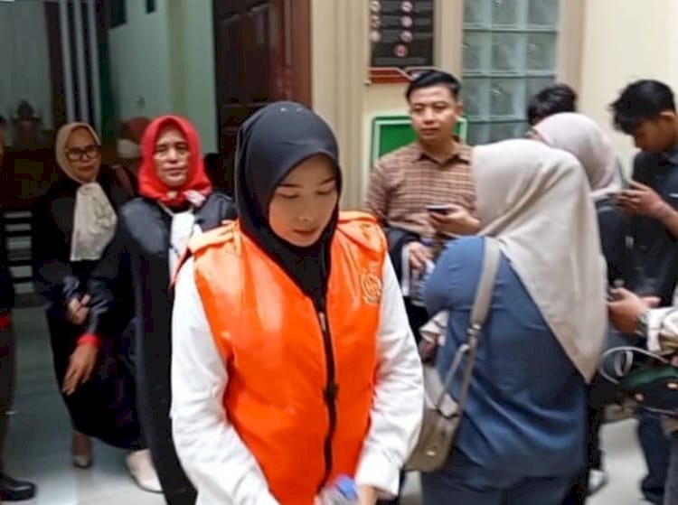 Isak Tangis Warnai Sidang Perdana Kasus Pemotongan Alat Vital Kekasih di Bandar Lampung