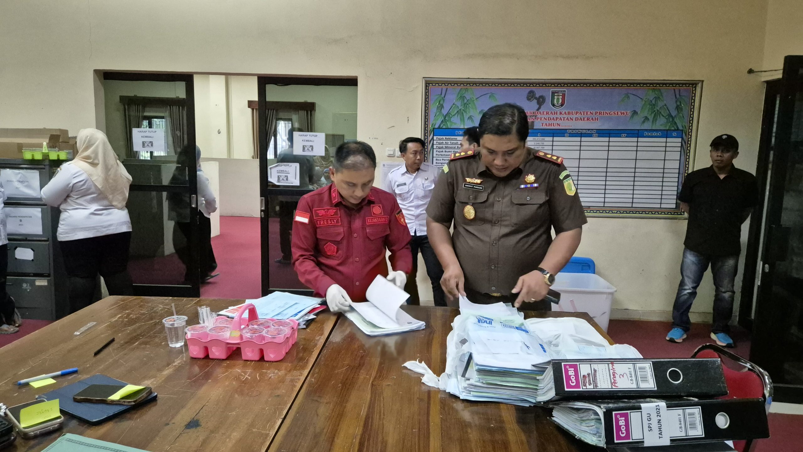 Dugaan Korupsi Jasa Konsultansi, Penyidik Kejari Geledah Kantor BAPENDA Pringsewu