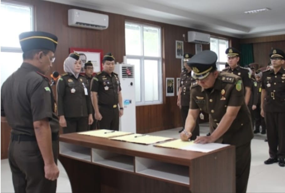 Merriyon Hariputra Resmi Jabat Kasi Datun Kejari Lampung Gantikan Bambang Irawan