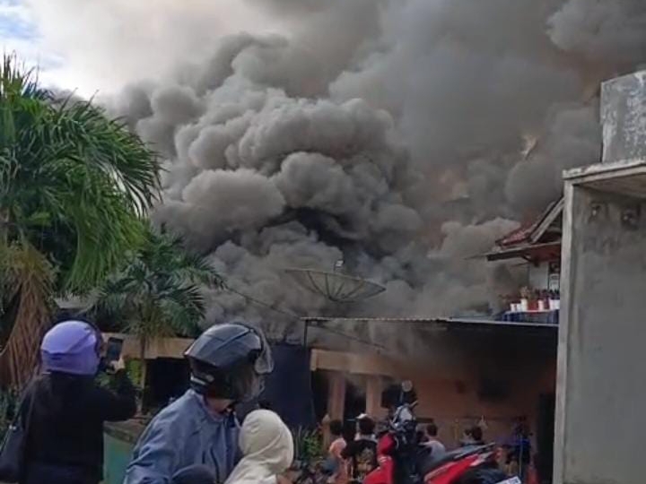 Si Jago Merah Hanguskan Rumah Pensiunan PNS Di Pringsewu