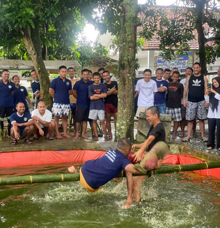 Lapas Kelas IIA Serang Gelar “Perang Bantal” untuk Kurangi Kejenuhan Warga Binaan