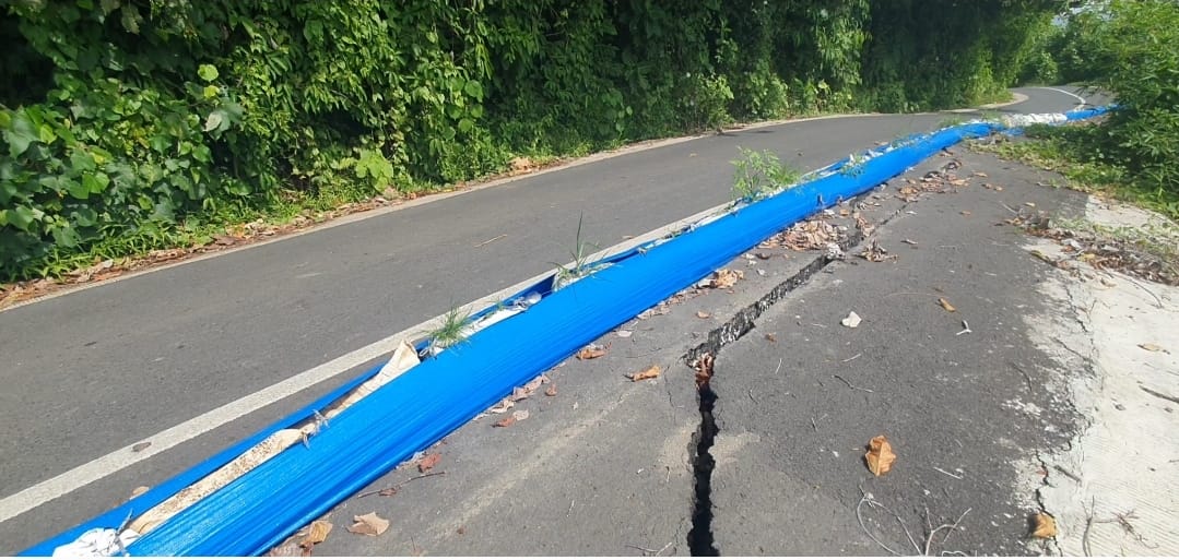 Proyek Jalan Umbar-Putihdoh Rp14,8 Miliar Rusak Dini, Pengawasan Dinas PU Tanggamus dan Rekanan Cuek?