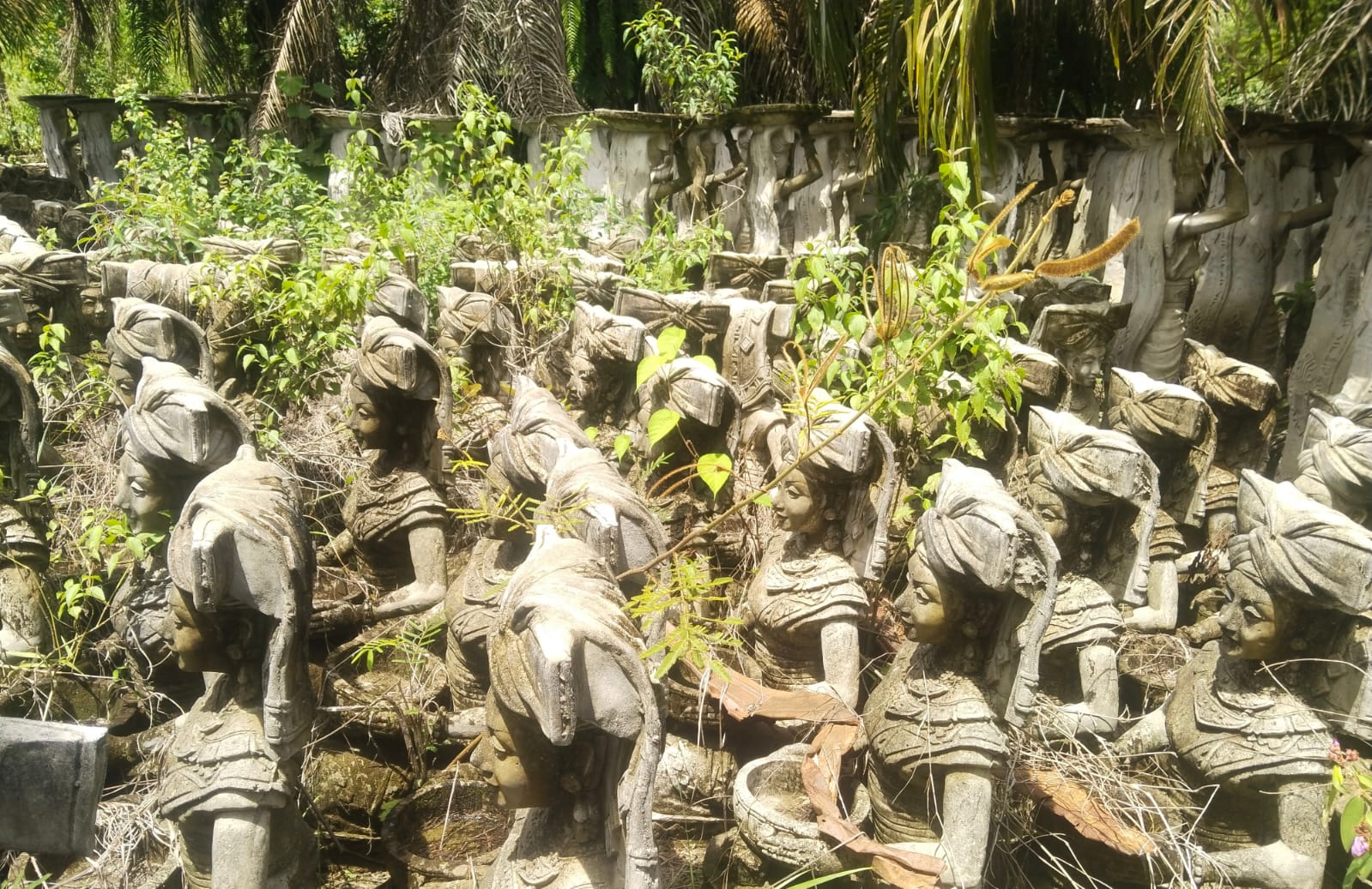 Diduga Mangkrak, Proyek Patung Rp800 Juta Dinas Perkimta Tubaba Terbengkalai di Semak Belukar