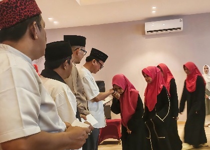 Hangatnya Kebersamaan: Bongkar Pos Group Berbagi Kebahagiaan Bersama Anak Yatim di Navara City Park