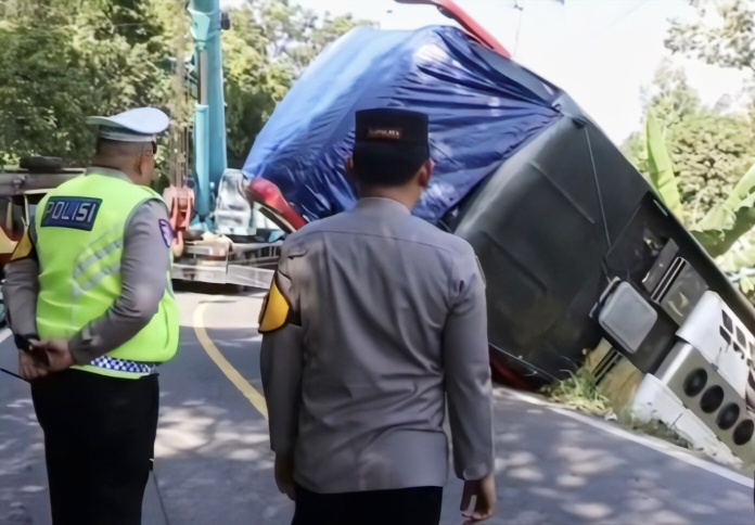 Bus PO Al Hijrah Terjun ke Jurang di Lahat: Satu Pelajar Asal Jakarta Tewas, 6 Luka-Luka