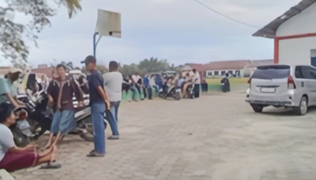 Gaji 10 Bulan Tak Cair, Puluhan Ketua RT dan Kader Posyandu Segel Kantor Desa Tanjung Sari