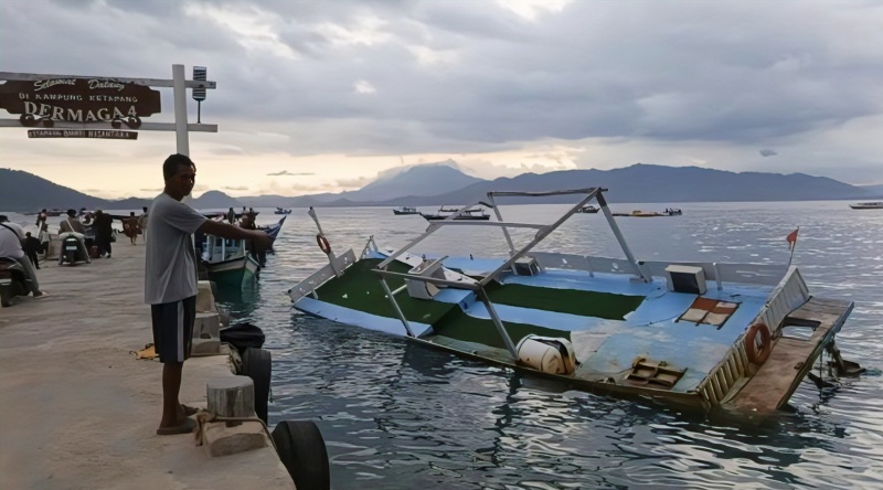 Kapal Hibah Kemenhub Banawa Nusantara Mangkrak nyaris Tenggelam dan Bebani Dermaga Ketapang