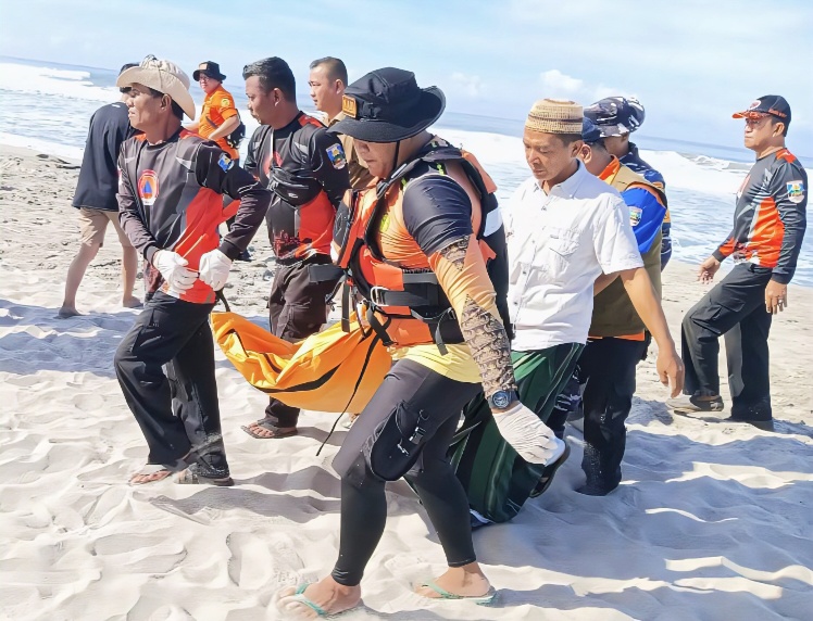 Tiga Korban Tewas Terseret Pantai Mandiri Krui Ditemukan