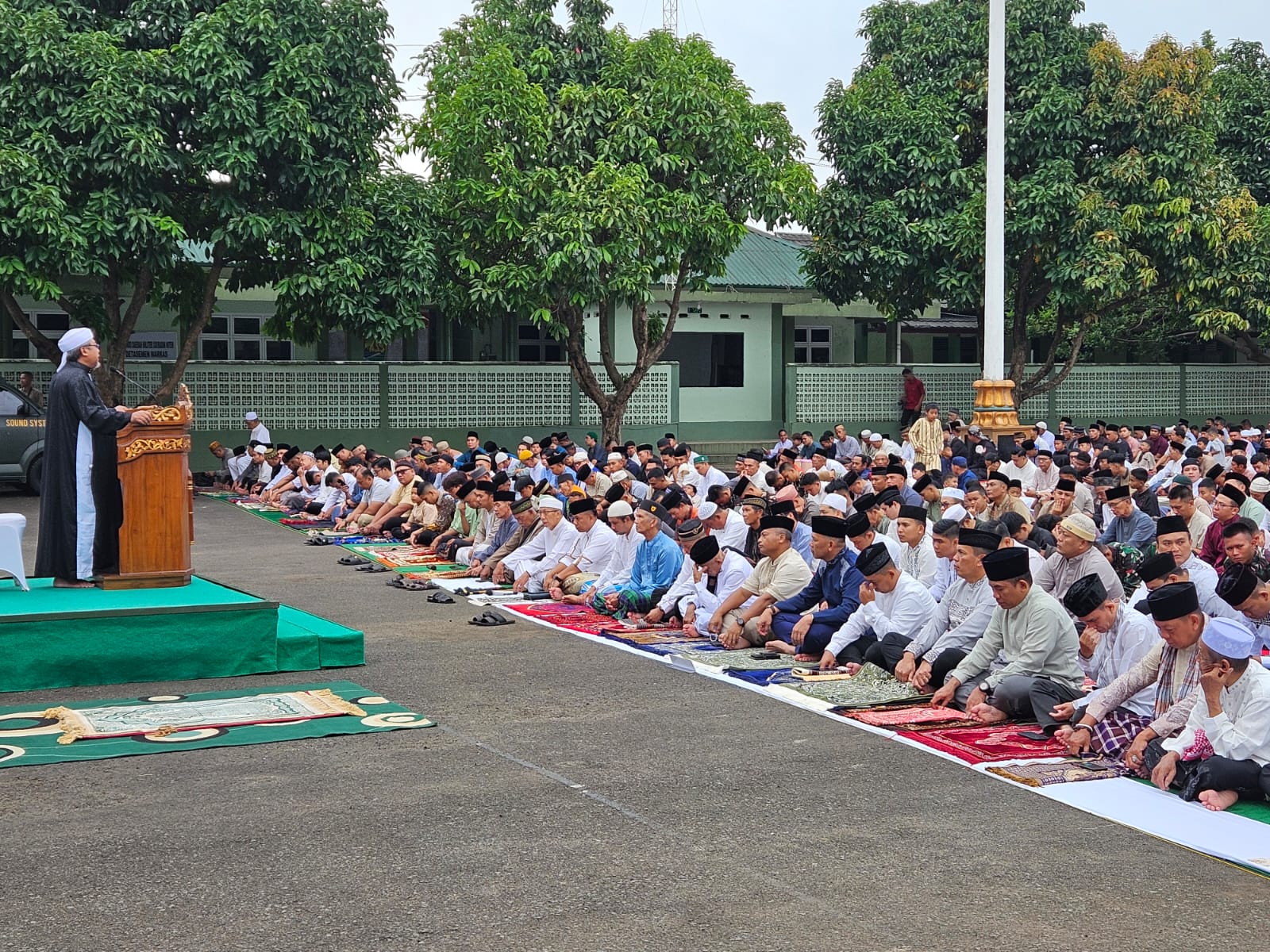Ribuan Warga Padati Kodam Raden Inten, Pangdam Sambut Hangat Salat Id hingga Halal Bihalal