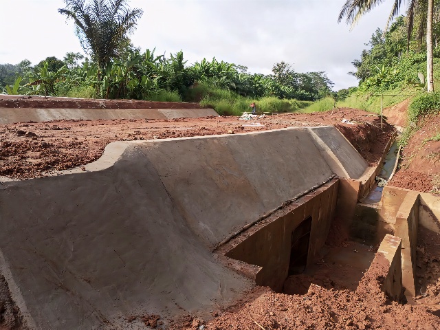 PT BMS Rampungkan Perbaikan Pastikan Tanggul Way Bumi Agung Aman