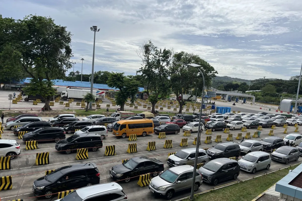 H-7 Lebaran 2026: Pemudik Mulai Padati Kantong Parkir Pelabuhan Bakauheni
