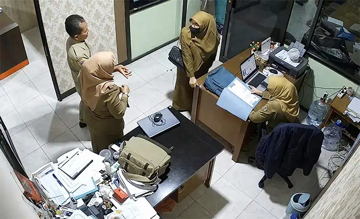 Drama “ASN Gadungan” di Gresik: Berseragam Lengkap Masuk Kantor Bupati, Ternyata Korban Dokumen Palsu