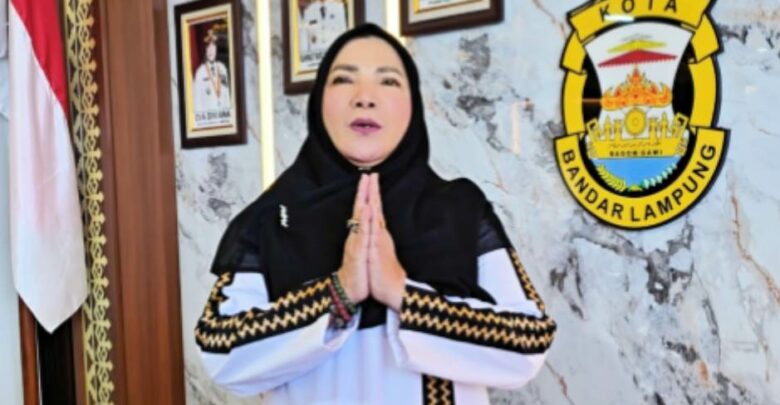 Wali Kota Eva Dwiana Salat Id di Masjid Al Furqon