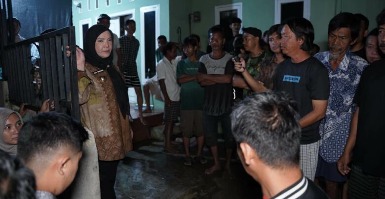 Wali Kota Eva Dwiana Beri Bantuan Korban Terdampak Banjir