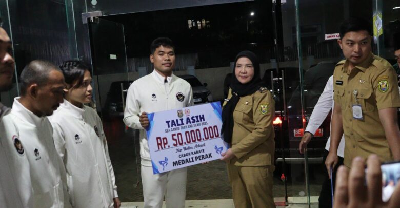 Wali Kota Eva Dwiana Beri Bonus Atlet Bandar Lampung Peraih Medali SEA Games 2025