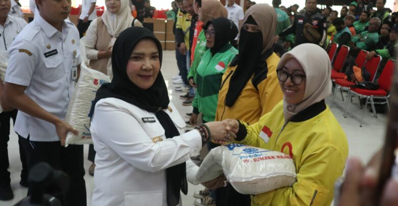 Pemkot Salurkan Bantuan Ramadan ke Pengemudi Ojol Bandar Lampung