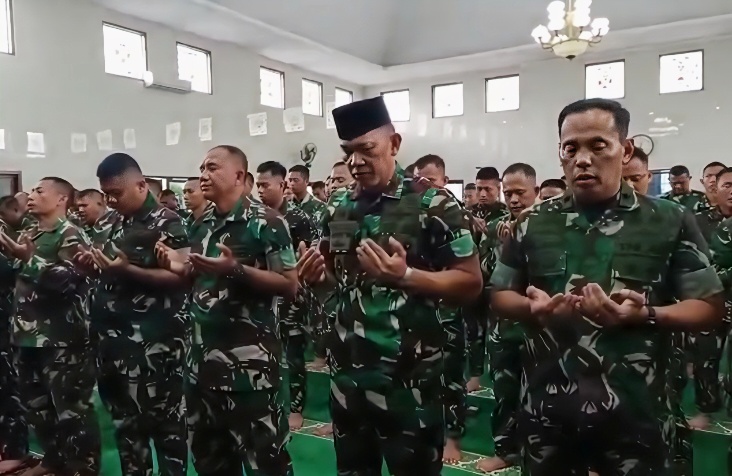 Kodam XXI/Radin Inten Laksanakan Sholat Ghaib untuk Prajurit TNI yang Gugur di Misi UNIFIL