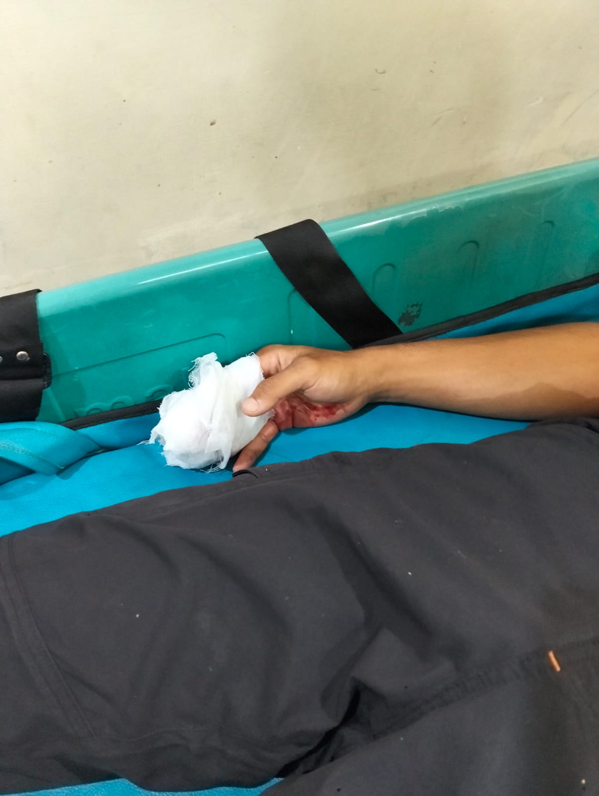 Petugas BPBD Bandar Lampung Kehilangan Tiga Jari Saat Evakuasi Banjir di Kedaton