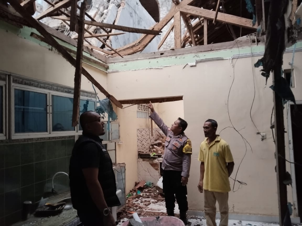 Rumah Warga di Pringsewu Rusak Tertimpa Material Bongkaran Gedung Walet, Polisi Selidiki