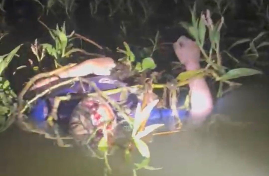 Mayat Anonim Ditemukan Terapung di Rawa Tiyuh Karta, Warga Menunggu Polisi