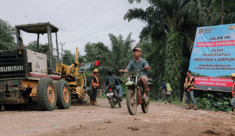 Setelah 15 Tahun Rusak, Jalan Kasui-Air Ringkih Way Kanan Mulai Dikerjakan Hari Ini