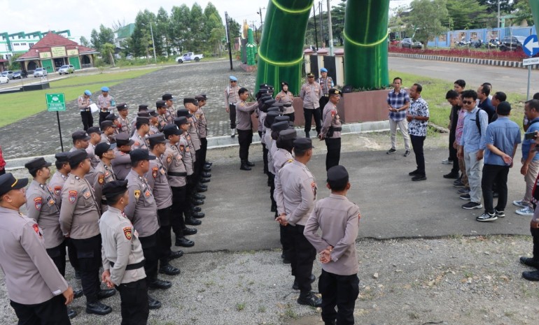 Situasi Depan Mapolres Pringsewu Sempat Tegang, Ternyata Cuma Latihan