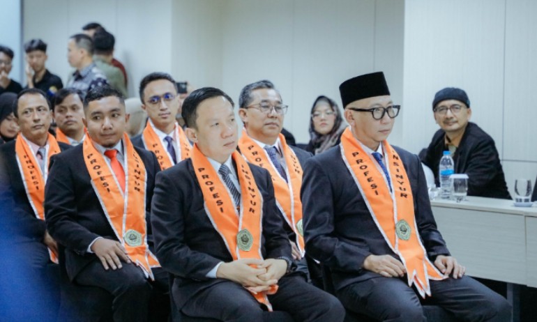 Mirza dan Marindo Jadi Lulusan Insinyur Terbaik